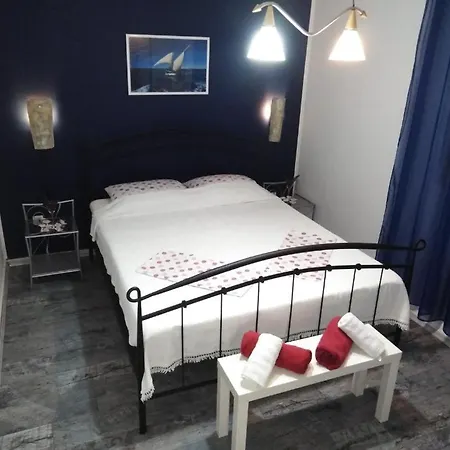 Blue In Blue Bed & Breakfast 3*